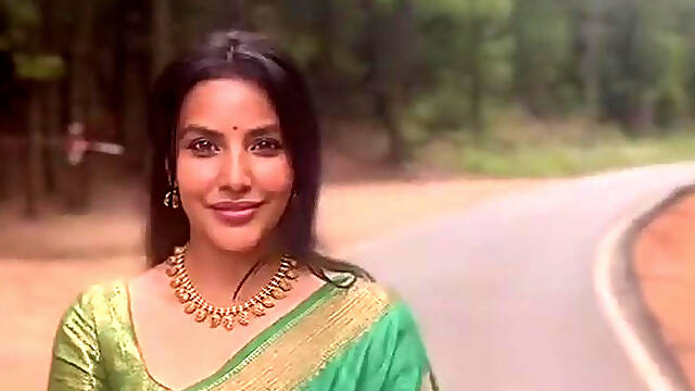 Priya Anand Sexy Scene in Priya Anand Sexy In Hot Saree Cilps