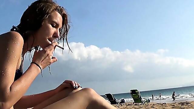 Very hot blonde amateur teen babe public