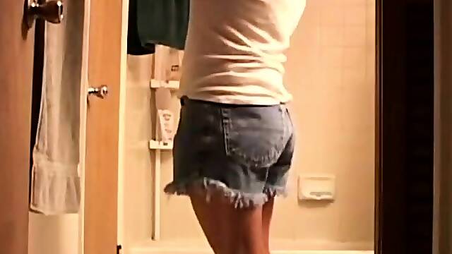 My nieces divine ass on hidden cam
