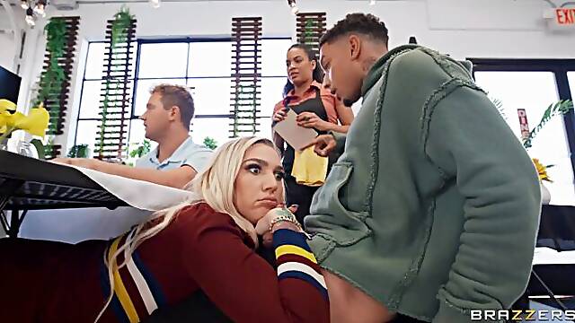 Watch bouncy Kendra Sunderlands scene