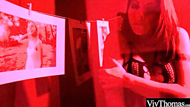 Cutesy Cindy and Whitneys hot kissing video