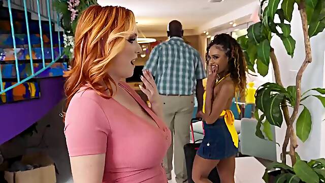 Taylor Gunner Strapons MILF Scarlit Scandal in Lesbian Lesson