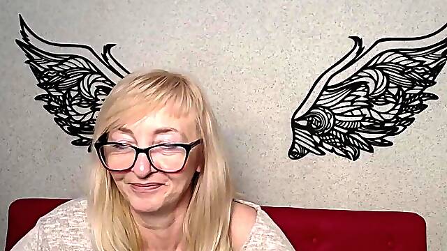 Amateur MILF flashes boobs on webcam