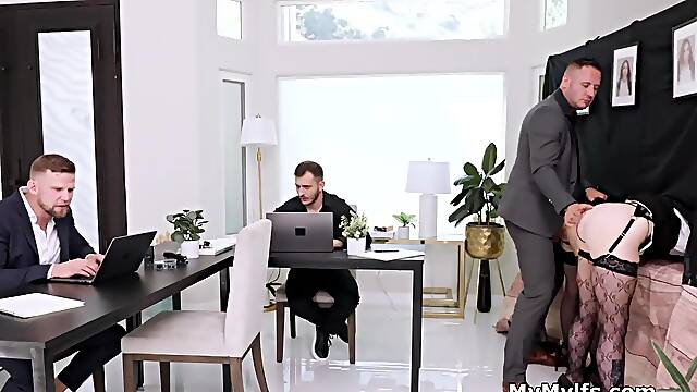 Freeuse Secretaries Drain Busy Bosses