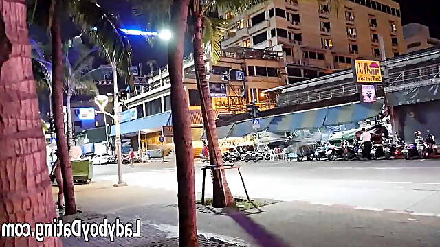 Transexuelle Plage, Routière, Ladyboy À La Plage