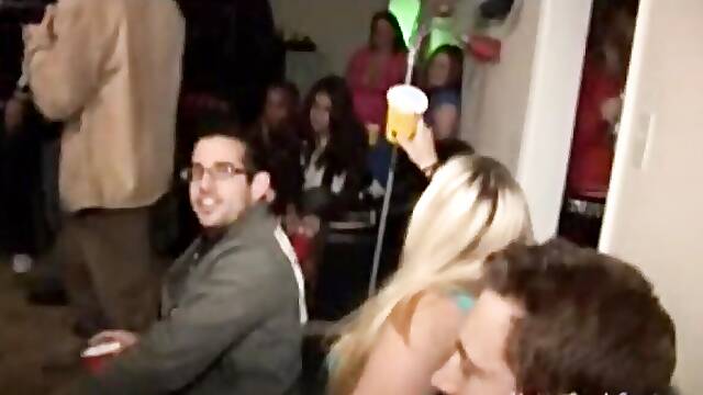 College teen banged as voyeur party watch