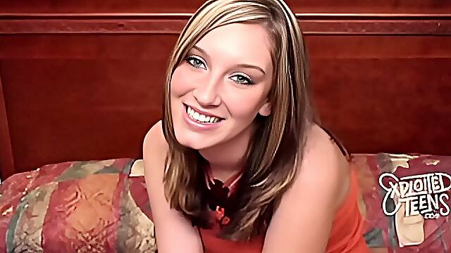 Tall Teenager Has a Fist Pushed into her Cunt