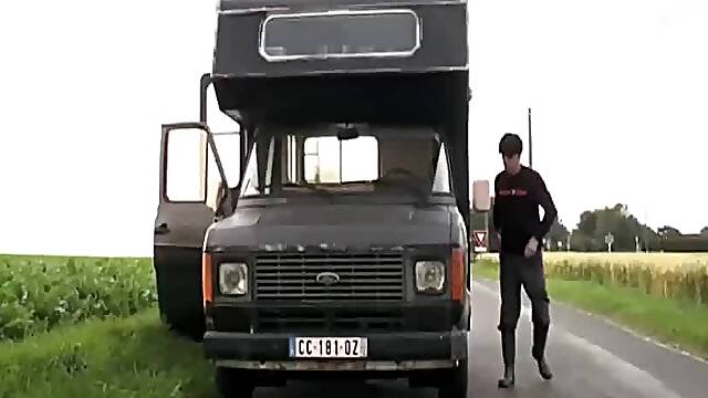 Prise en stop je me fais mettre dans le van