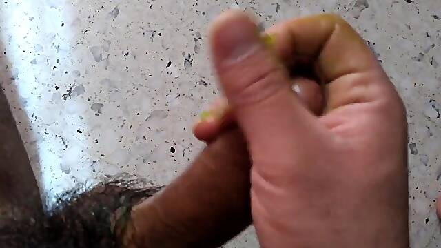 MASAJE DE VERGA CON GEL DE MENTA