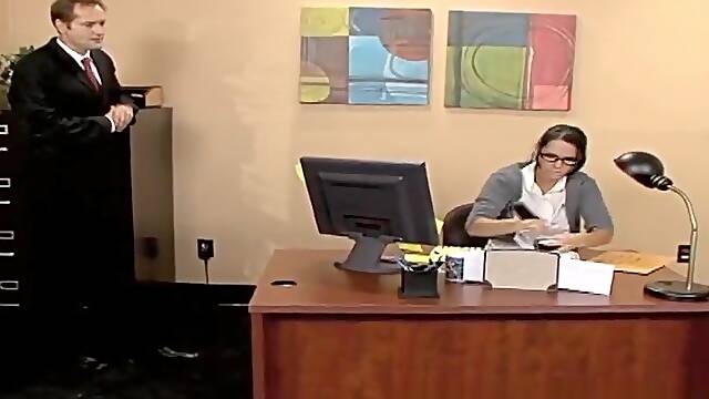 Brunette porn video featuring Eric Swiss and Jennifer Dark