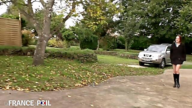 Old man Papy Voyeur bangs a naughty brunette teen - Vid