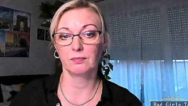 Hot huge natural tits webcam solo blonde mature show
