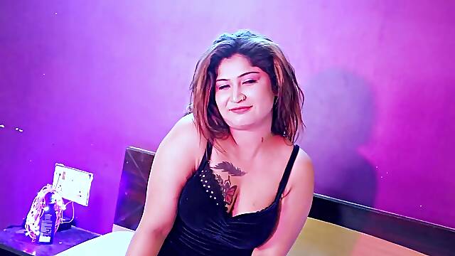 India pretty girl banging and transsexual lover hindi e