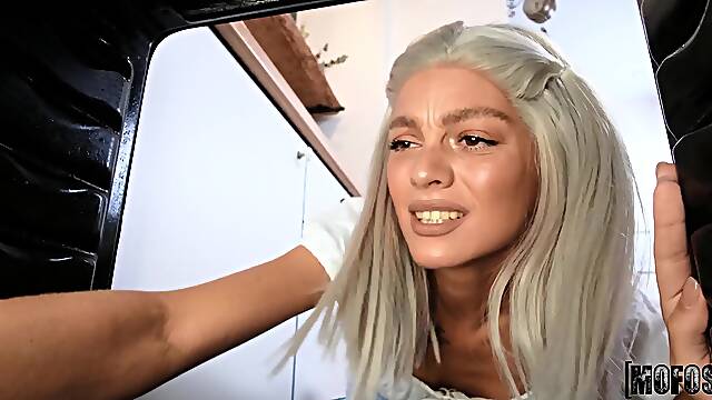 Tiny teen with nice ass stucks in an oven