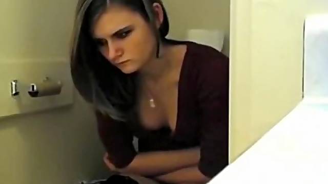 Escondidos En La Casa, Cámara En Inodoro, Novia Viejo, Mi Novia Se Folla Al Camara
