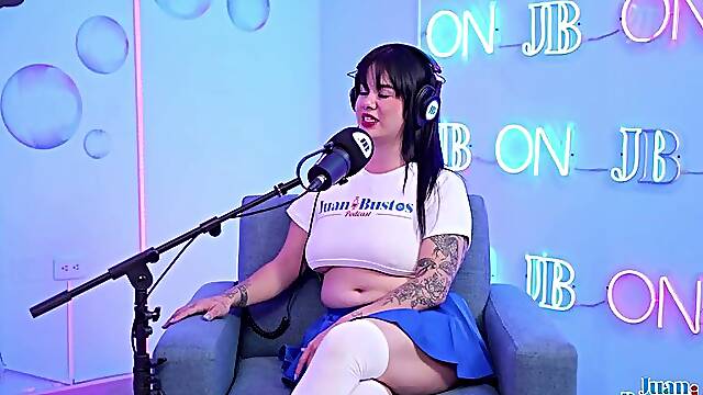 Curvy latin babe LinaGu goes mad riding the Sybian until that babe reaches an intensive climax and her legs trembling!