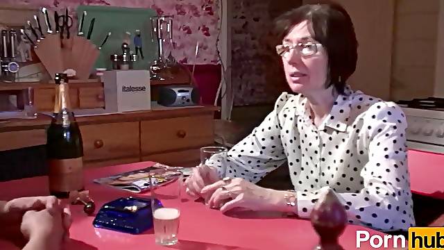 Papy Français Salle De Bain, Video Papy Voyeur, Mature Française Réalité