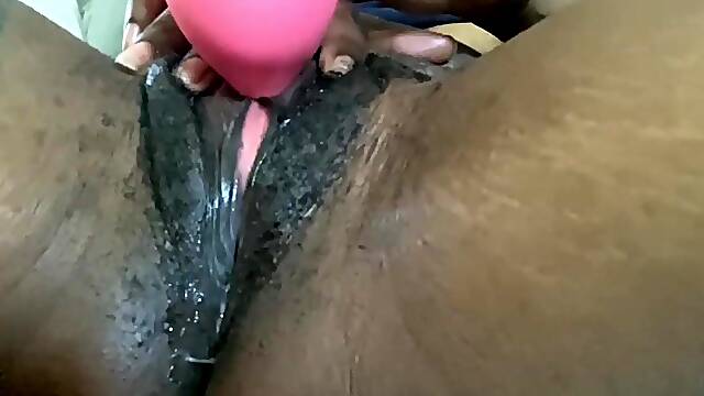 Hawt ebony beauty cumming masturbating her pretty hawt cunt