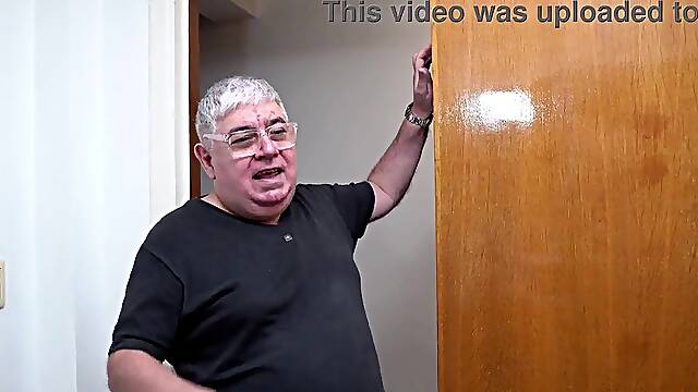 Delivery sexy couldnt resist giving up his booty and getting a valuable anal creampie