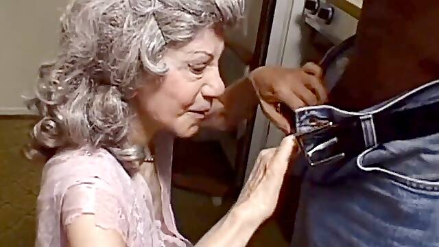 Avec Grand Mere, Ejaculation Devant Des Femmes, Ma Grande Mère Et Moi