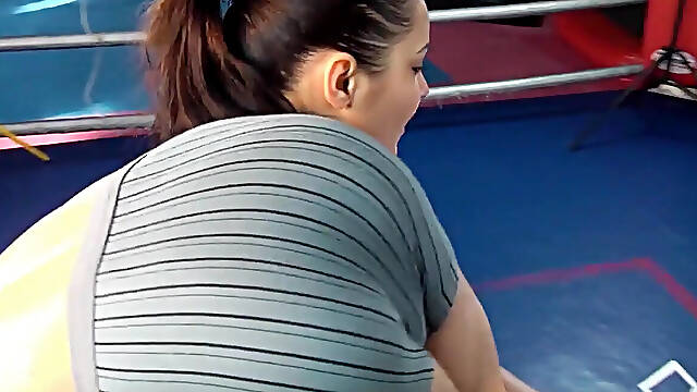 Skinny dude and sexy babe in the ring