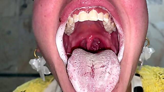 Cleaning my sharp teeth: A high quality moment with Athenea’s mouth | GTS Oral Vore & Toothpaste Messy