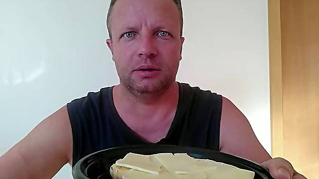 You happen to be passing by and land on my cheese sandwich GERMAN LANGUAGE