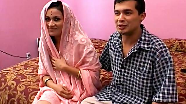 Guy share his indian wife