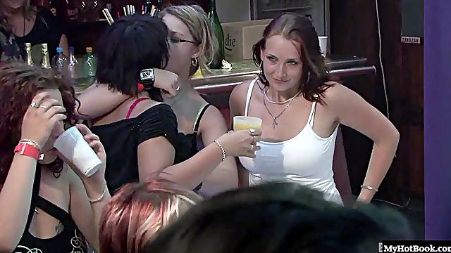 Il Collegio, Gruppo Festa, Guardare Porno E Scopare