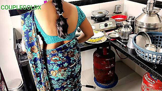 Casalinga Scopata In Cucina, Mangiami La Figa