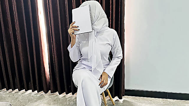 Hijab Nurse and Hospital Director Involved in Sex Scandal