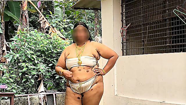 Mallu Big Ass Sexy MILF in Traditional Loincloth and Bodice, Unveiling in Sexy Body Outdoor