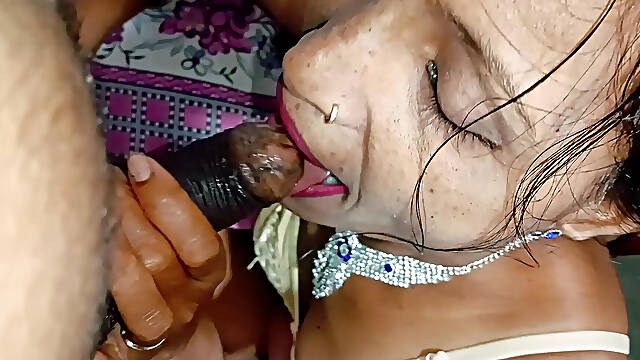 Desi Romantic Hot Indian Sex Video in Saree